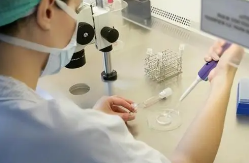 【备孕可以打新冠疫苗吗】备孕夫妻可以打新冠疫苗吗，打了新冠疫苗查出怀孕